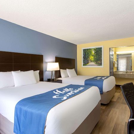 Days Inn By Wyndham Greensboro Airport Exteriér fotografie