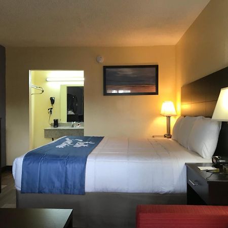 Days Inn By Wyndham Greensboro Airport Exteriér fotografie
