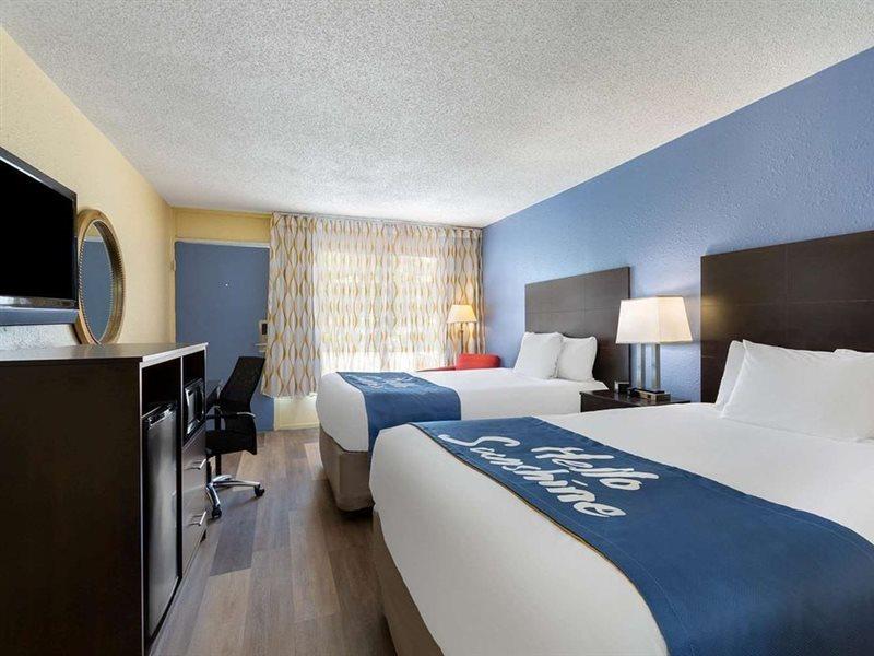 Days Inn By Wyndham Greensboro Airport Exteriér fotografie