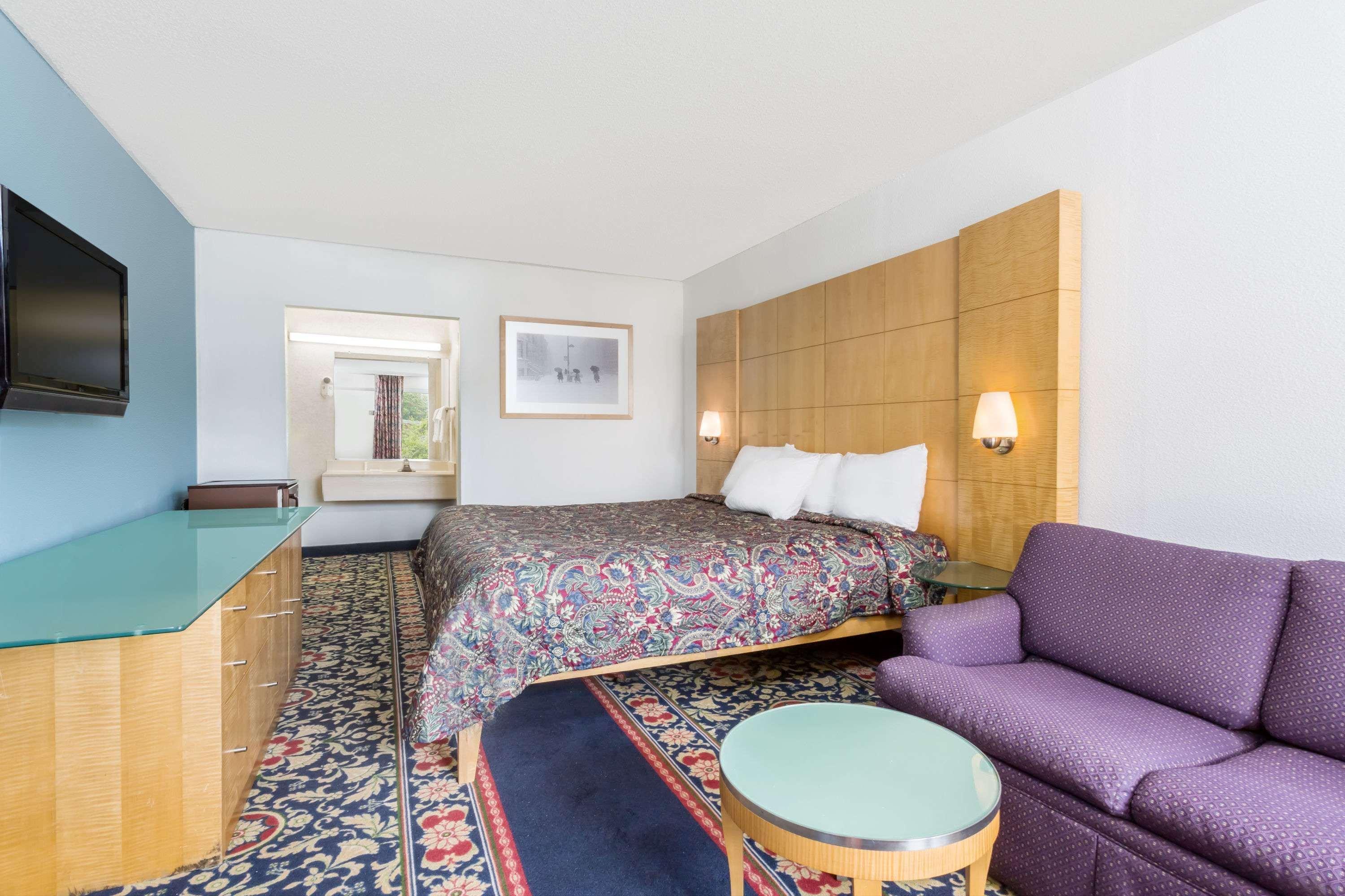 Days Inn By Wyndham Greensboro Airport Exteriér fotografie