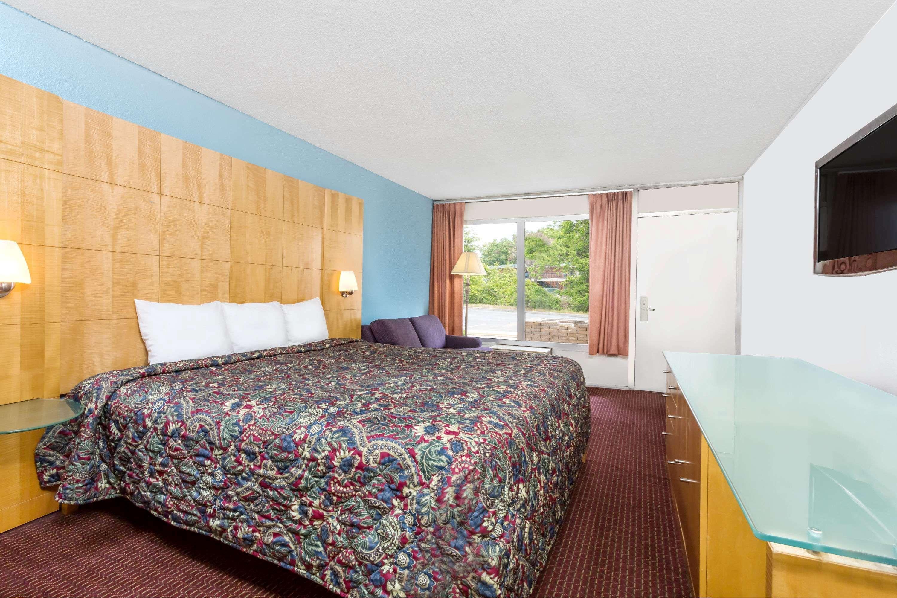 Days Inn By Wyndham Greensboro Airport Exteriér fotografie