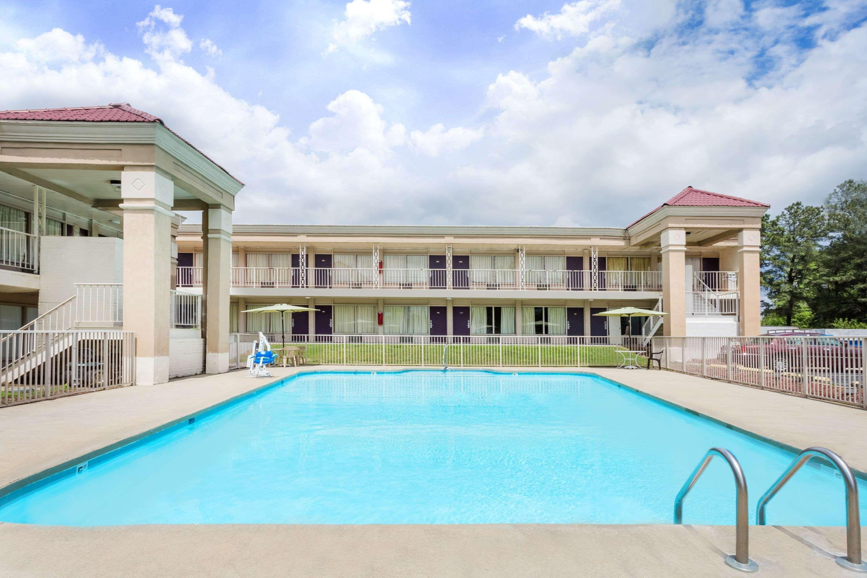 Days Inn By Wyndham Greensboro Airport Exteriér fotografie