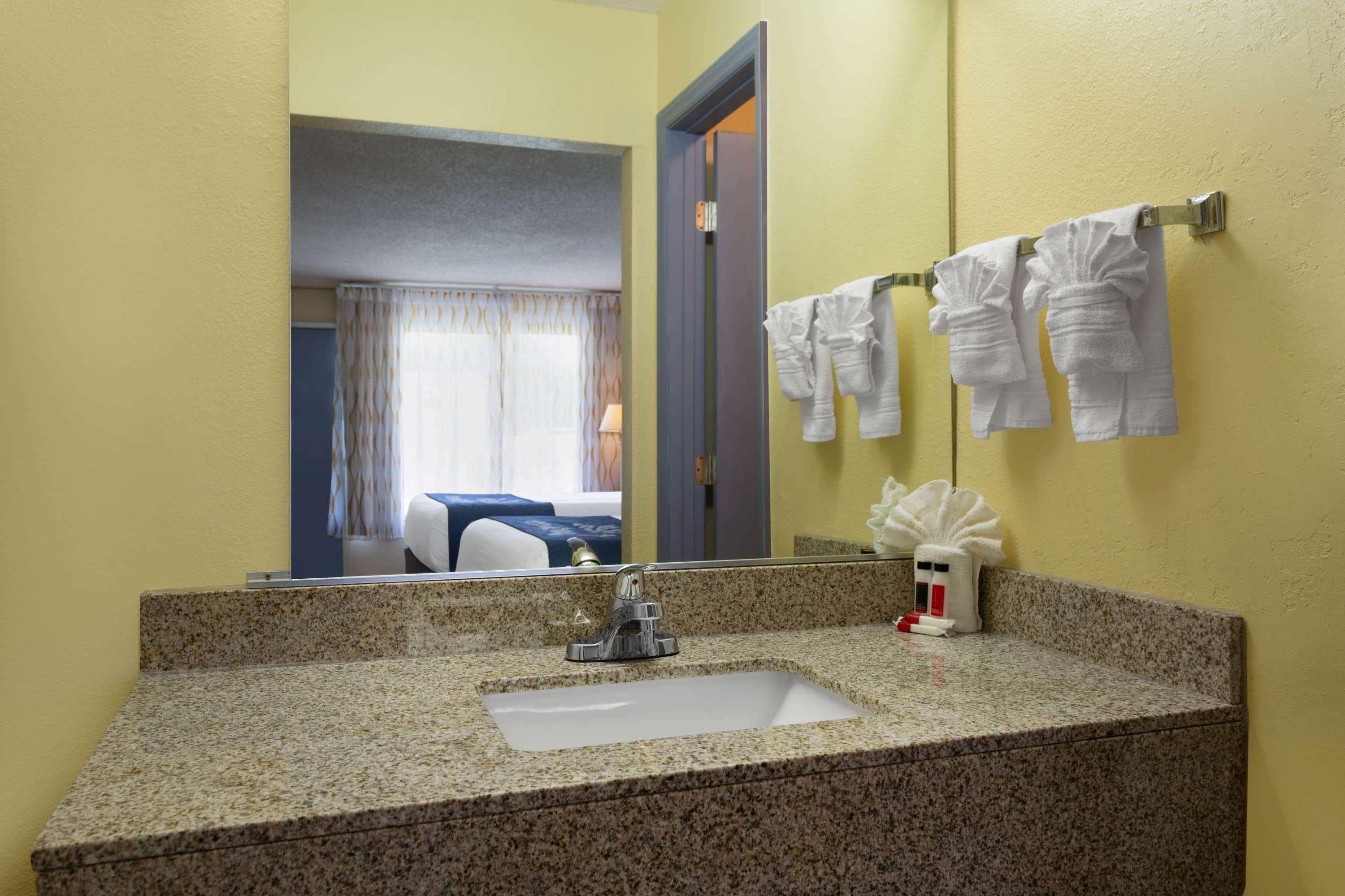 Days Inn By Wyndham Greensboro Airport Exteriér fotografie