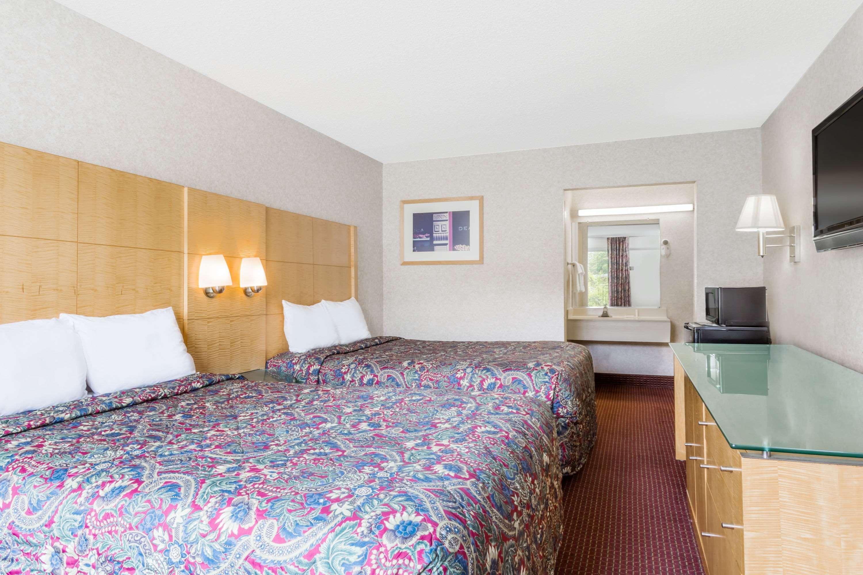 Days Inn By Wyndham Greensboro Airport Exteriér fotografie