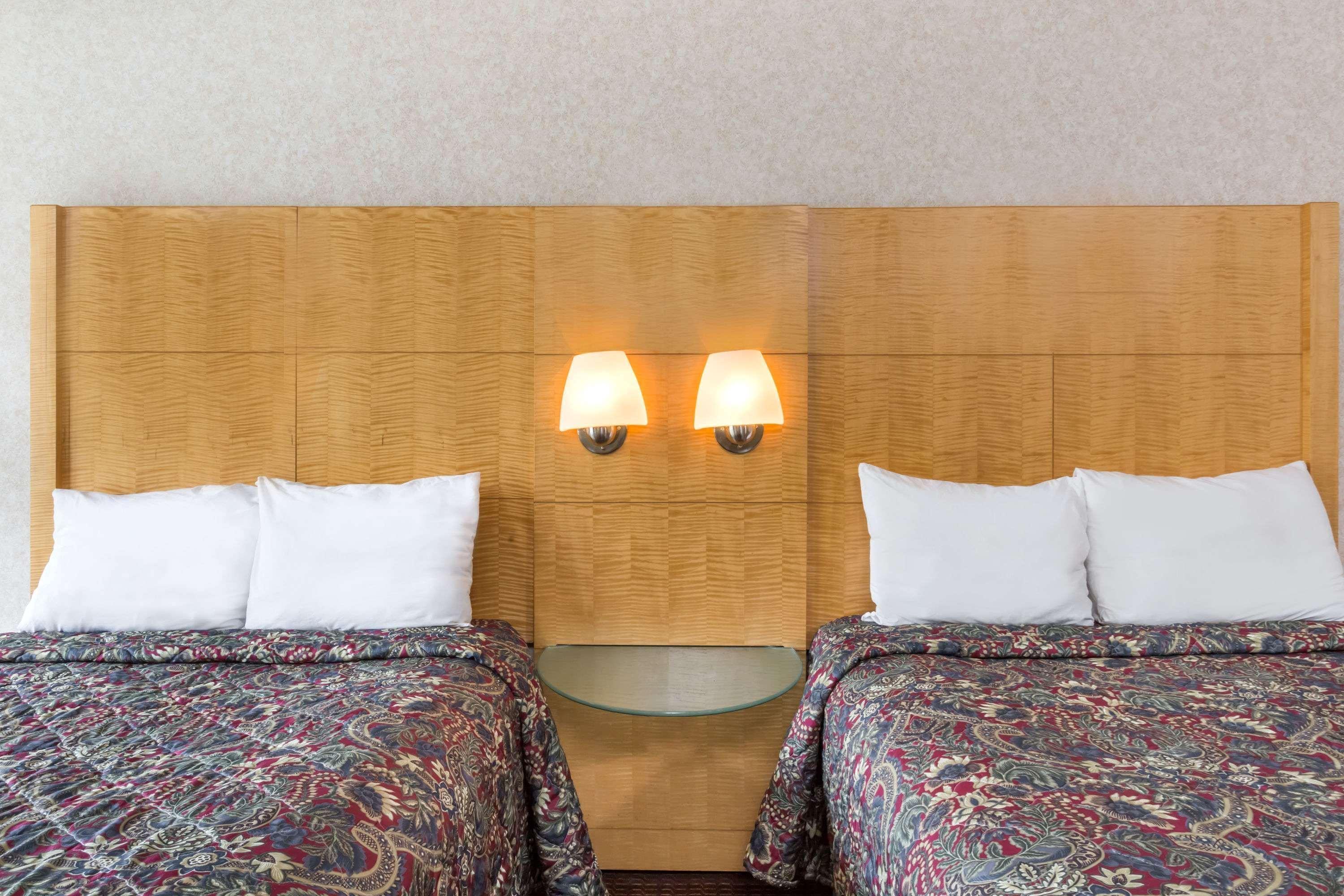 Days Inn By Wyndham Greensboro Airport Exteriér fotografie