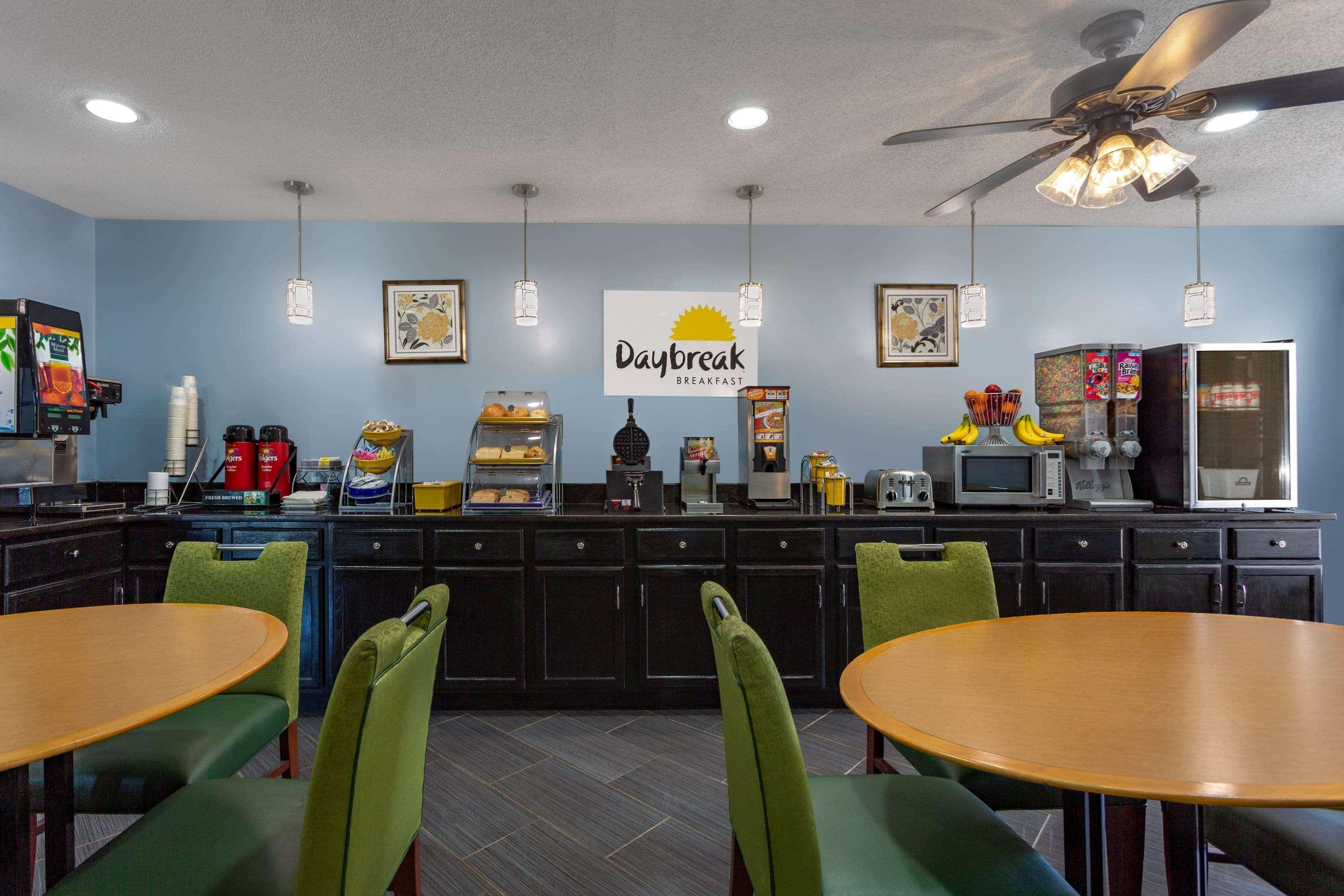Days Inn By Wyndham Greensboro Airport Exteriér fotografie
